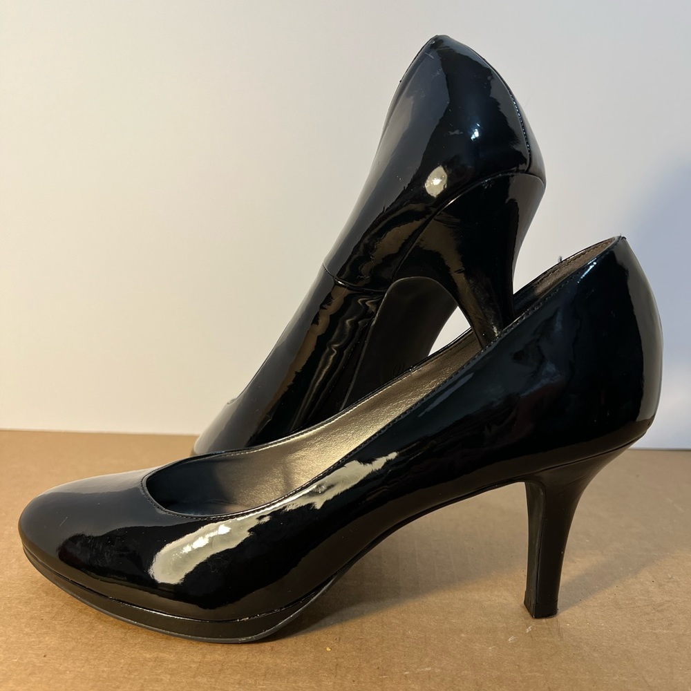 Kelly and Katie Black Patent Heels size 10